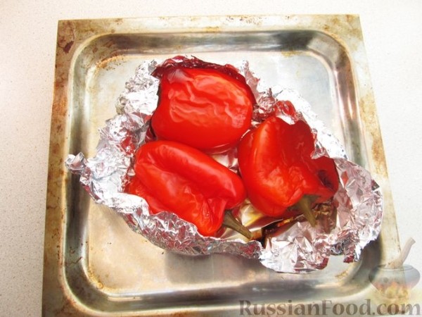 Рулетики из запечённого перца с брынзой и зеленью
