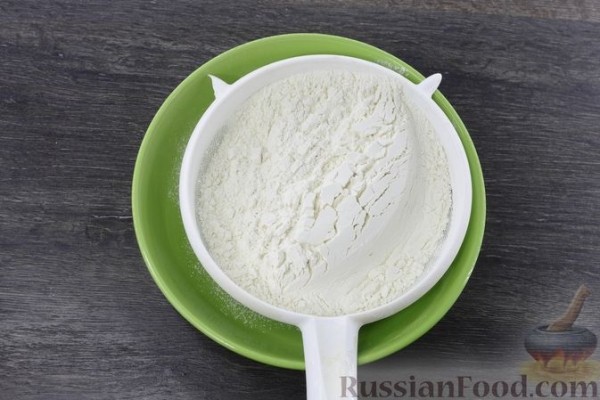 Сдобный рулет с орехово-медовой начинкой