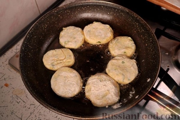 Пататокефтедес (картофельные котлеты с фетой)