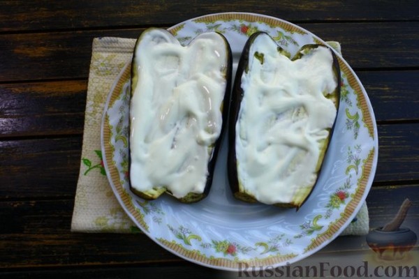 Баклажаны с куриным фаршем, помидорами и сыром (в микроволновке)