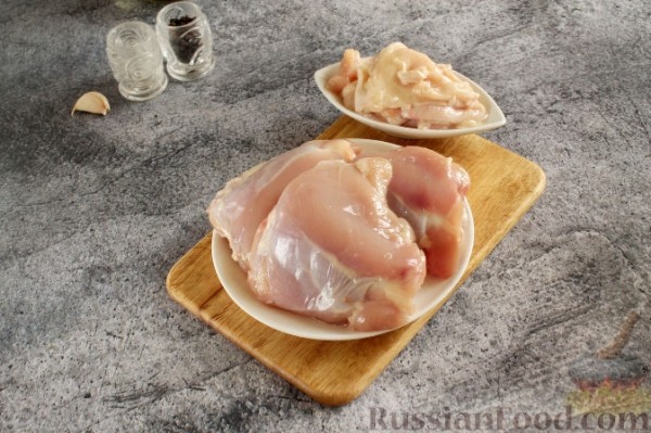 Тушеная курица с помидорами и сладким перцем
