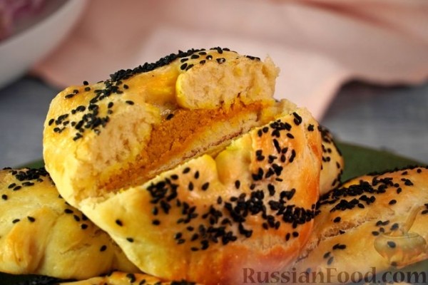 Солёные булочки с начинкой из обжаренной муки и пряностей Солёные булочки с начинкой из обжаренной муки и пряностей