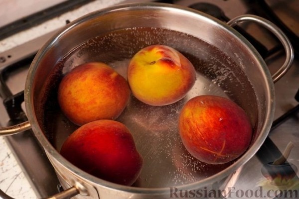 Сарагли с заварным кремом и персиками