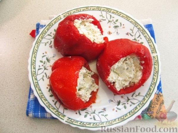 Запечённый перец с сырно-чесночной начинкой