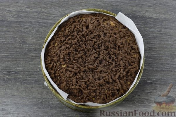 Шоколадный песочный пирог с творогом, черносливом и сгущёнкой