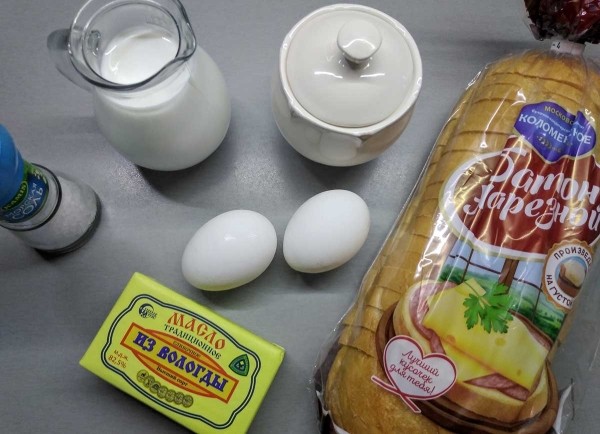 Гренки с яйцом и молоком на сковороде