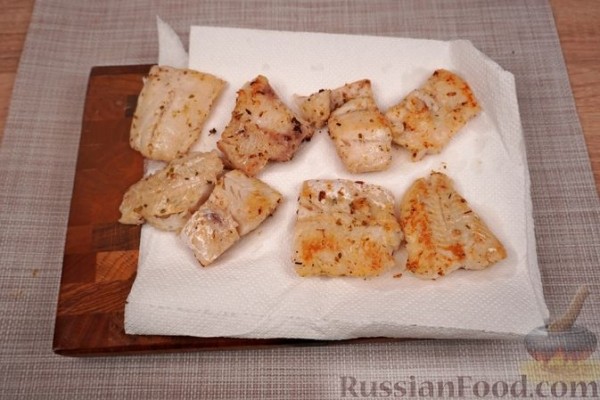 Гирос с белой рыбой и соусом дзадзики