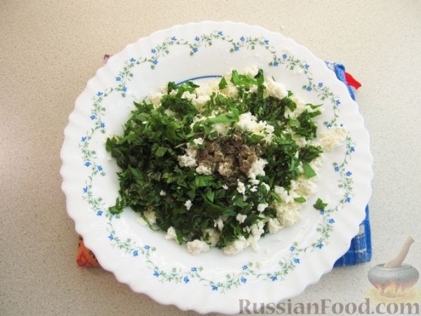 Рулетики из запечённого перца с брынзой и зеленью