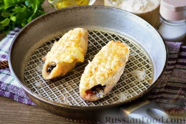 Свиные рулетики с черносливом и грецкими орехами
