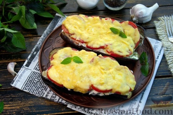 Баклажаны с куриным фаршем, помидорами и сыром (в микроволновке)