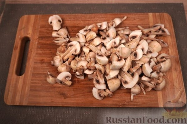 Бигос из молодой капусты с домашней колбасой и грибами