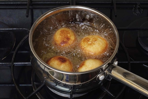 Пончики с клубникой