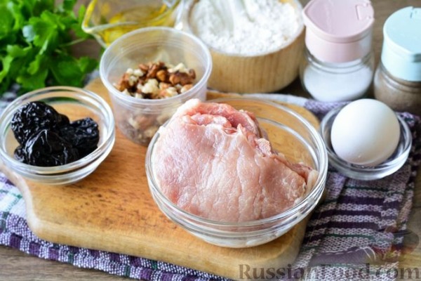 Свиные рулетики с черносливом и грецкими орехами