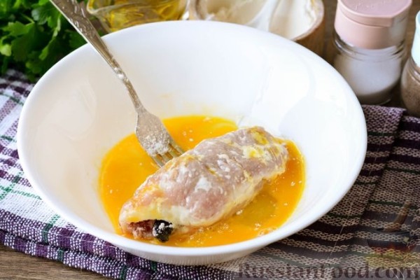 Свиные рулетики с черносливом и грецкими орехами