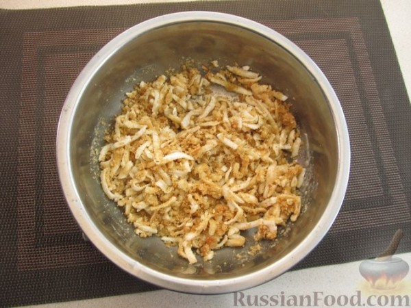 Кабачки, запечённые с сыром, сметаной и яйцами, под сухарной корочкой