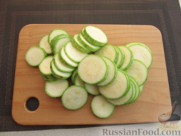 Запечённые кабачки в яично-молочной заливке, с сыром