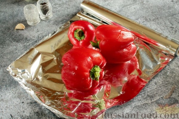 Тушеная курица с помидорами и сладким перцем