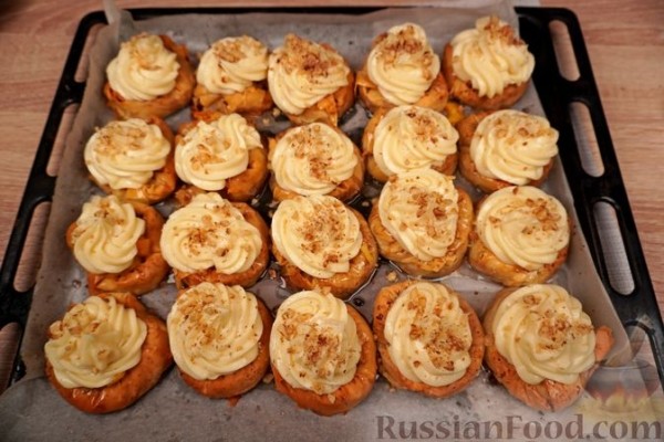 Сарагли с заварным кремом и персиками