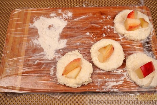 Творожные клёцки (турогомбоц) с персиками
