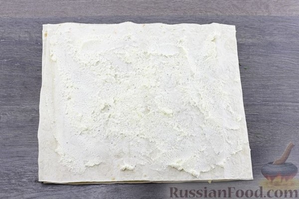 Рулет из лаваша с баклажанами, творогом, яйцами и сыром