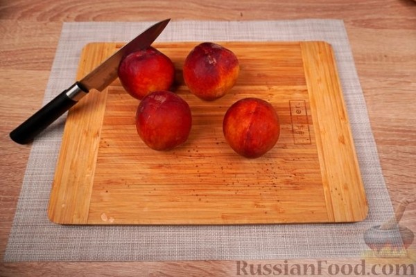 Сарагли с заварным кремом и персиками