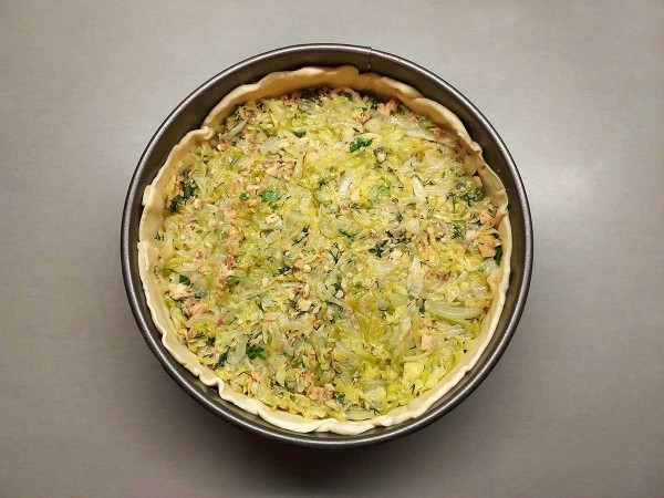 Капустный пирог с рыбой