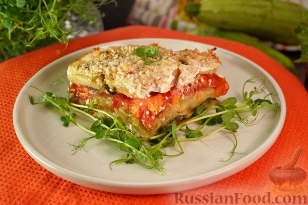 Молодой картофель, запечённый с кабачками и помидорами