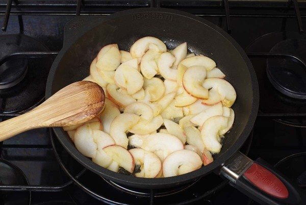 Гренки с яблоками