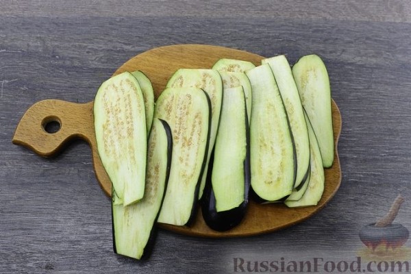 Рулет из лаваша с баклажанами, творогом, яйцами и сыром