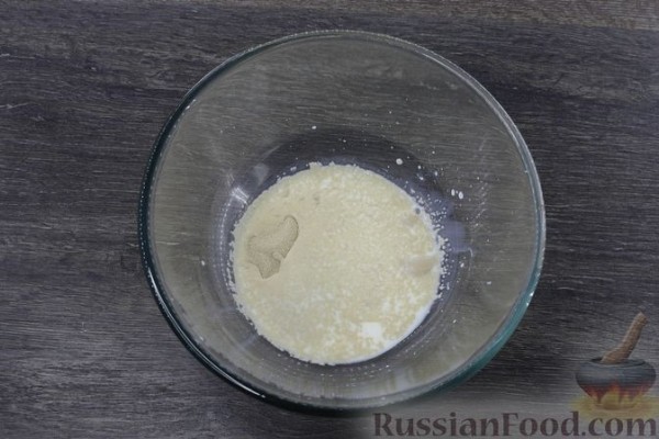 Сдобный рулет с орехово-медовой начинкой
