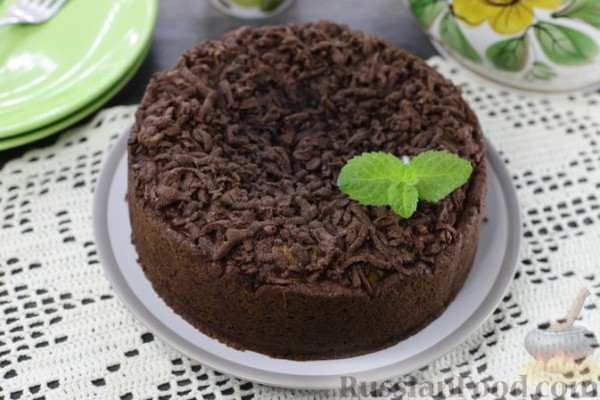 Шоколадный песочный пирог с творогом, черносливом и сгущёнкой