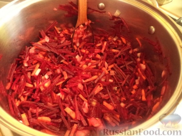 Борщ грибной с черносливом