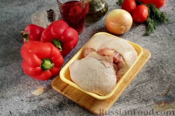 Тушеная курица с помидорами и сладким перцем