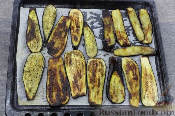 Рулет из лаваша с баклажанами, творогом, яйцами и сыром