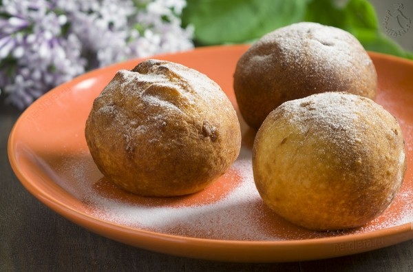 Пончики с клубникой