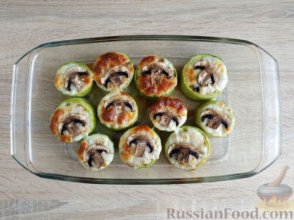 Кабачки, фаршированные булгуром, шампиньонами и морковью (в духовке)