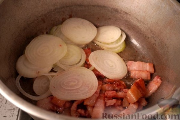 Лечо с колбасками и клёцками