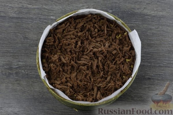 Шоколадный песочный пирог с творогом, черносливом и сгущёнкой