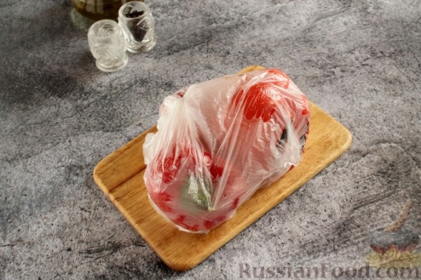 Тушеная курица с помидорами и сладким перцем
