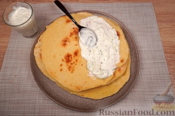 Гирос с белой рыбой и соусом дзадзики