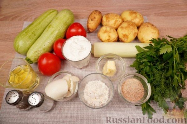Молодой картофель, запечённый с кабачками и помидорами