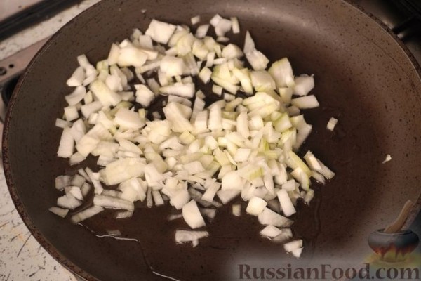 Бигос из молодой капусты с домашней колбасой и грибами