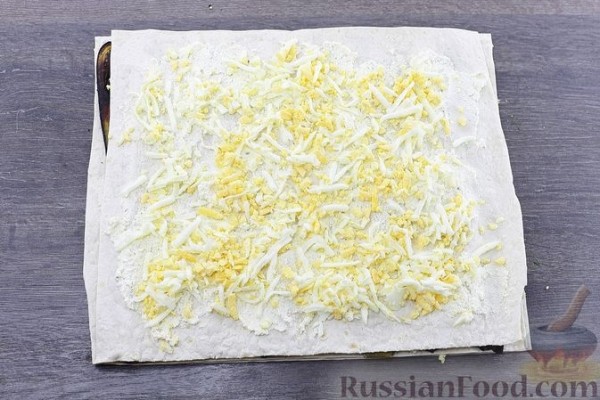 Рулет из лаваша с баклажанами, творогом, яйцами и сыром