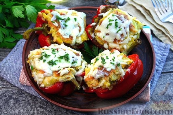 Запечённый перец, фаршированный картофельным пюре и мясом