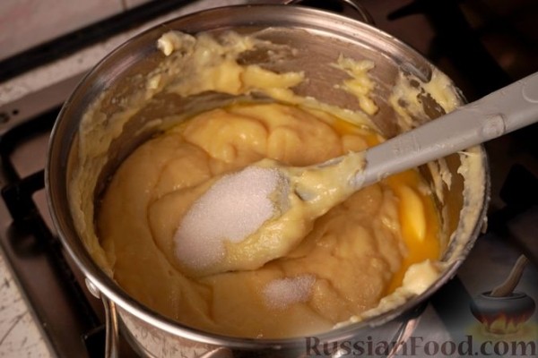 Сарагли с заварным кремом и персиками