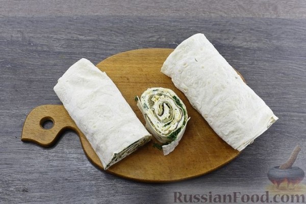 Рулет из лаваша с баклажанами, творогом, яйцами и сыром