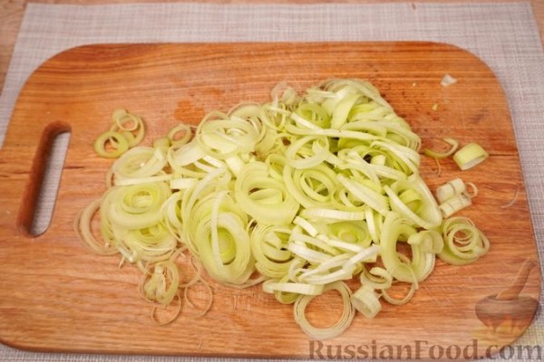 Молодой картофель, запечённый с кабачками и помидорами