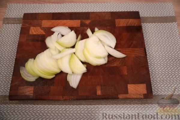 Варёная свиная рулька с овощами