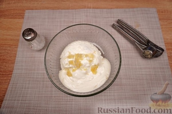 Отварной картофель с творогом и зеленью