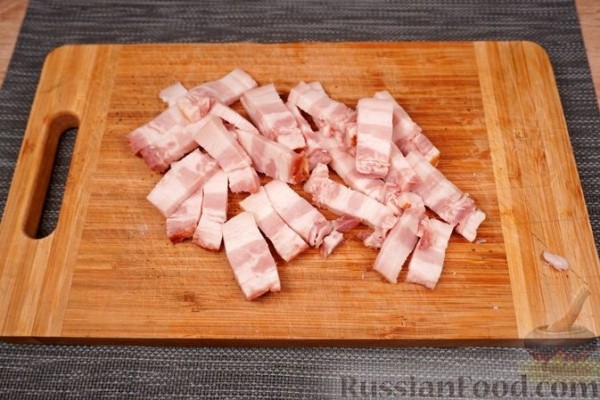 Лечо с колбасками и клёцками